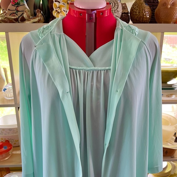 VINTAGE Nightgown and Robe Set - Picture 6 of 16